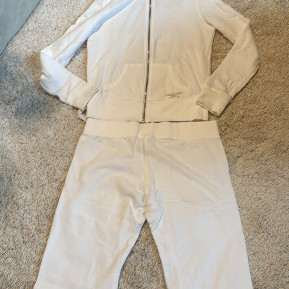 Like new Victoria’s Secret Capri hoodie set white gold small supermodel Hawaii - Picture 5 of 9